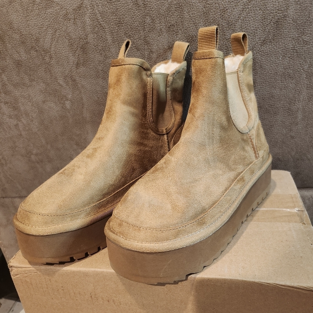 Bacia Boots size 7.5 NEW